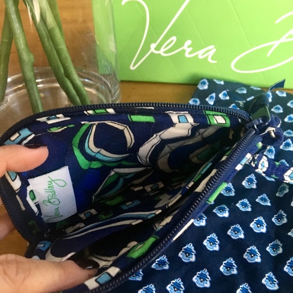 Vera Bradley zip around cosmetic case - Picture 5 of 6